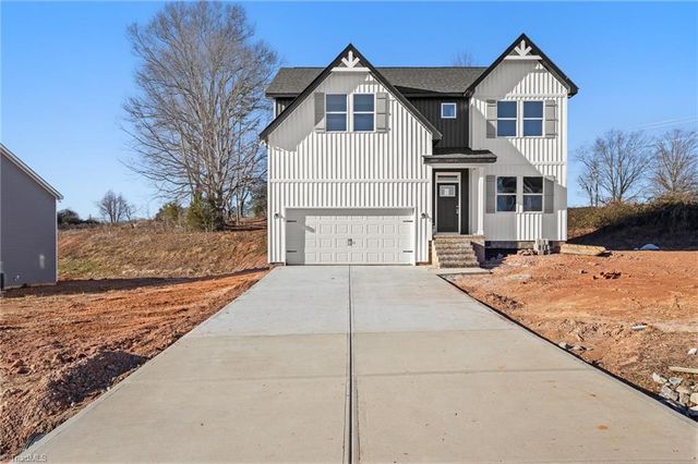 106 Indian Wells Court, Harmony, NC 28634