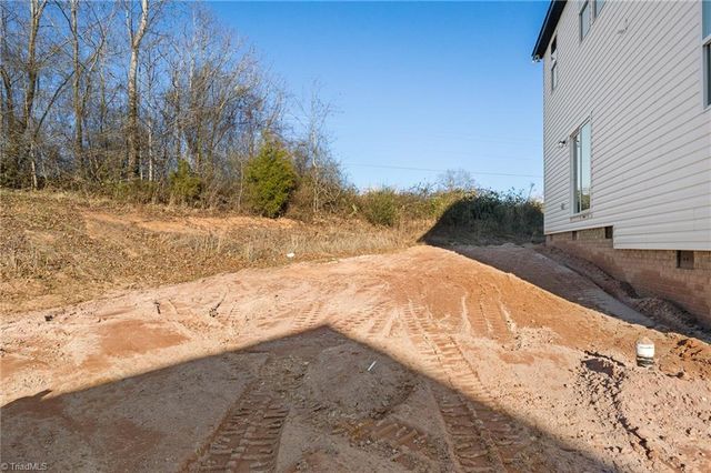 106 Indian Wells Court, Harmony, NC 28634