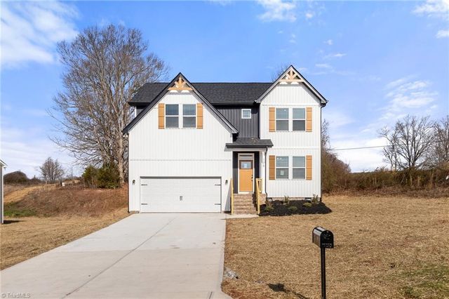 106 Indian Wells Court, Harmony, NC 28634