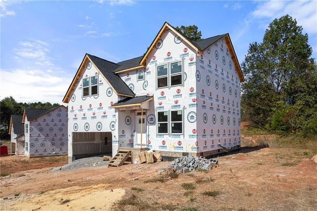 106 Indian Wells Court, Harmony, NC 28634