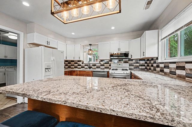 28083 Stuart Avenue, Southfield City, MI 48076