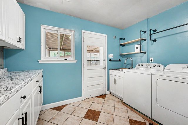 28083 Stuart Avenue, Southfield City, MI 48076