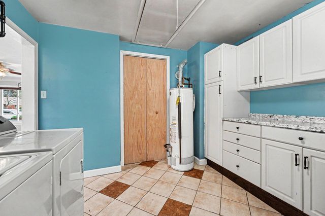 28083 Stuart Avenue, Southfield City, MI 48076
