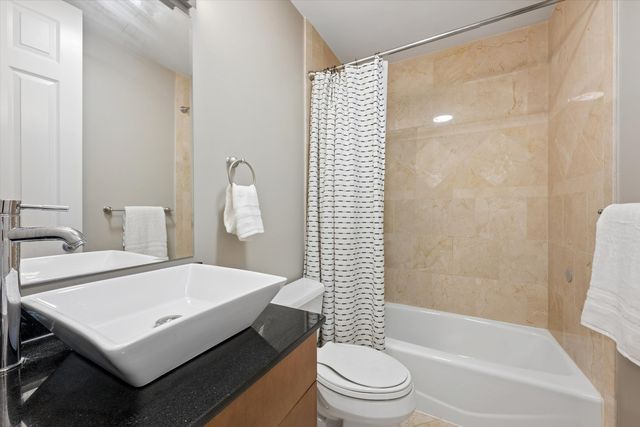 2117 W Belmont Avenue 4, Chicago, IL 60618