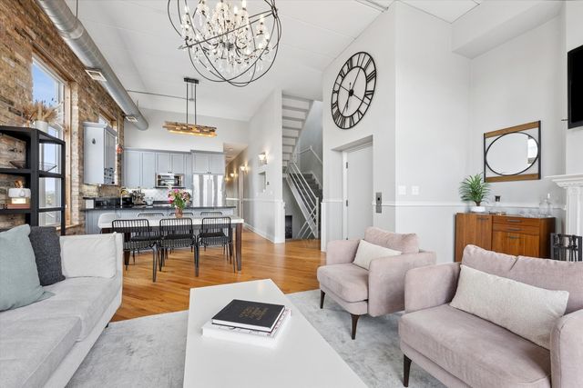 2117 W Belmont Avenue 4, Chicago, IL 60618