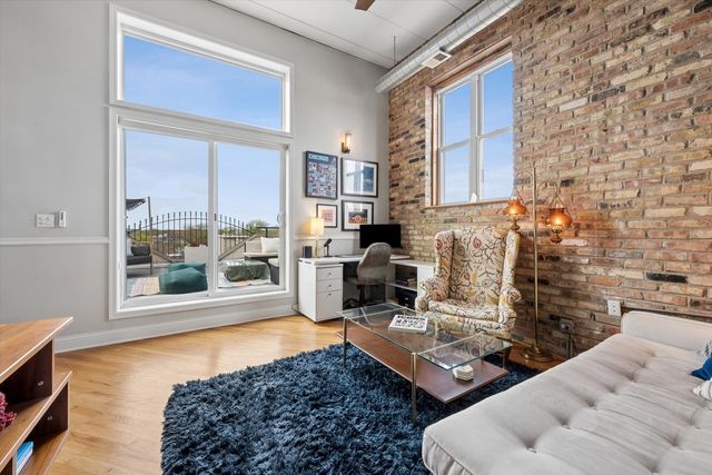 2117 W Belmont Avenue 4, Chicago, IL 60618