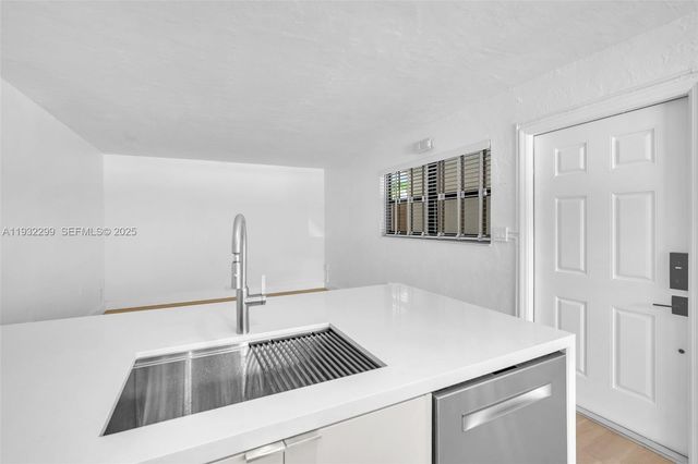 3265 Virginia St 8, Miami, FL 33133