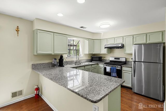 150 Nantwich Court, Franklin Twsp, NJ 08873
