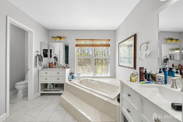 150 Nantwich Court, Franklin Twsp, NJ 08873