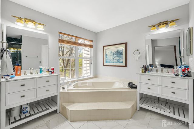 150 Nantwich Court, Franklin Twsp, NJ 08873