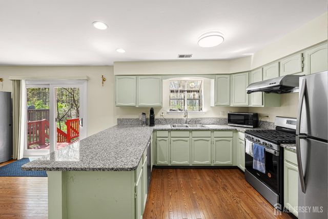 150 Nantwich Court, Franklin Twsp, NJ 08873