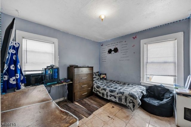 280 8Th Ave, Paterson City, NJ 07514