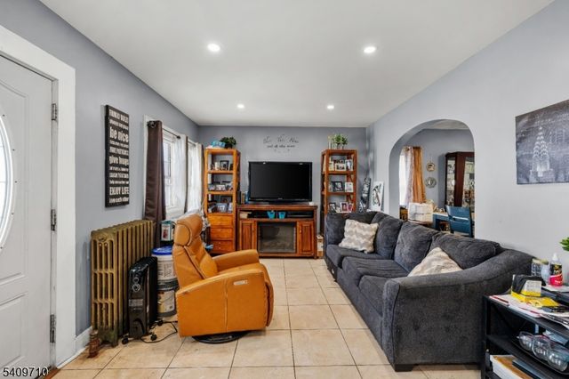 280 8Th Ave, Paterson City, NJ 07514