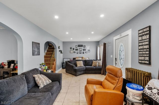 280 8Th Ave, Paterson City, NJ 07514