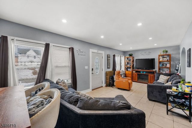 280 8Th Ave, Paterson City, NJ 07514