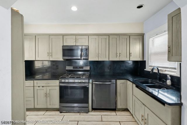 280 8Th Ave, Paterson City, NJ 07514