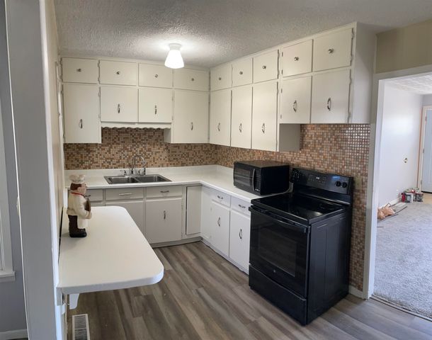 5910 Bunting, Wichita, KS 67218