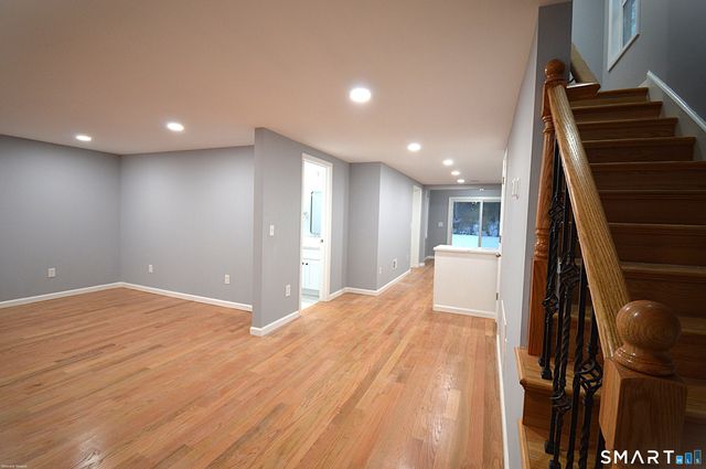 17 Railroad Avenue, Farmington, CT 06085