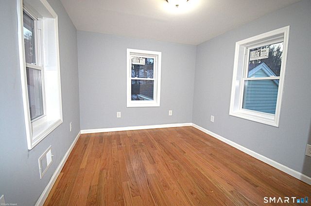 17 Railroad Avenue, Farmington, CT 06085