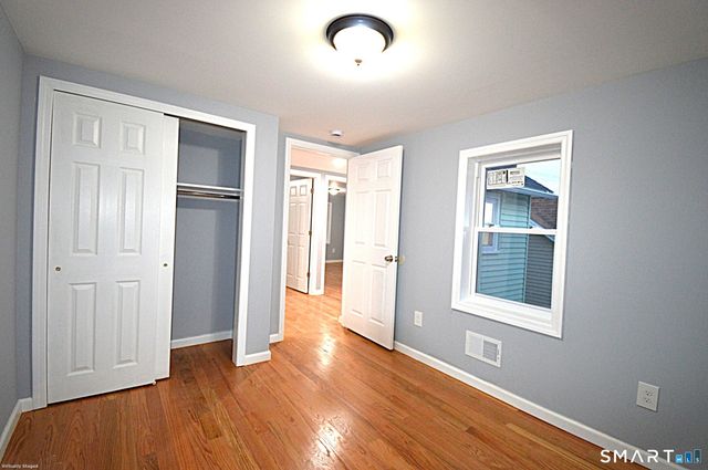 17 Railroad Avenue, Farmington, CT 06085