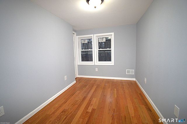 17 Railroad Avenue, Farmington, CT 06085