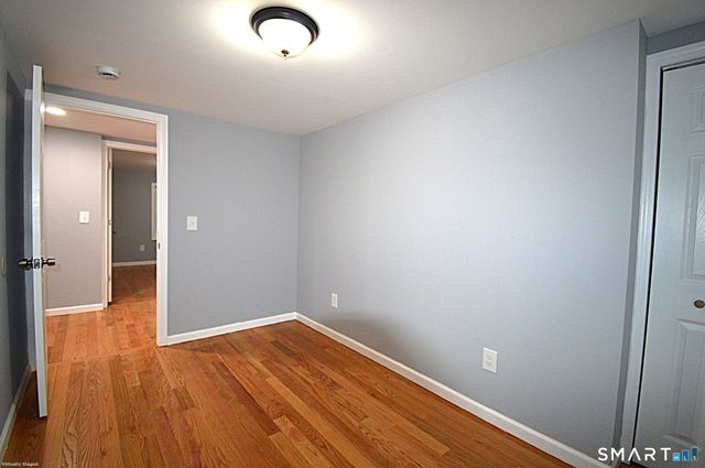 17 Railroad Avenue, Farmington, CT 06085