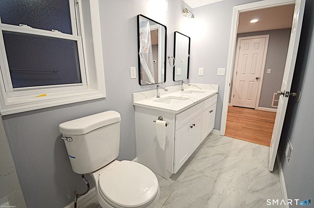 17 Railroad Avenue, Farmington, CT 06085