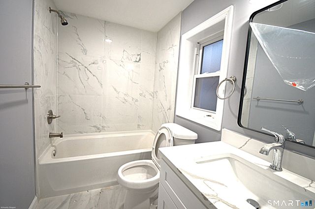 17 Railroad Avenue, Farmington, CT 06085