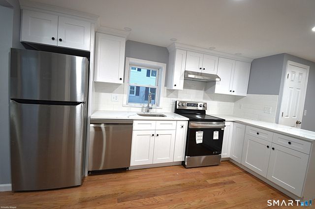 17 Railroad Avenue, Farmington, CT 06085