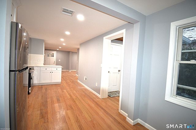 17 Railroad Avenue, Farmington, CT 06085