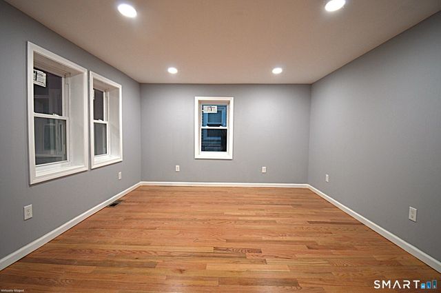 17 Railroad Avenue, Farmington, CT 06085