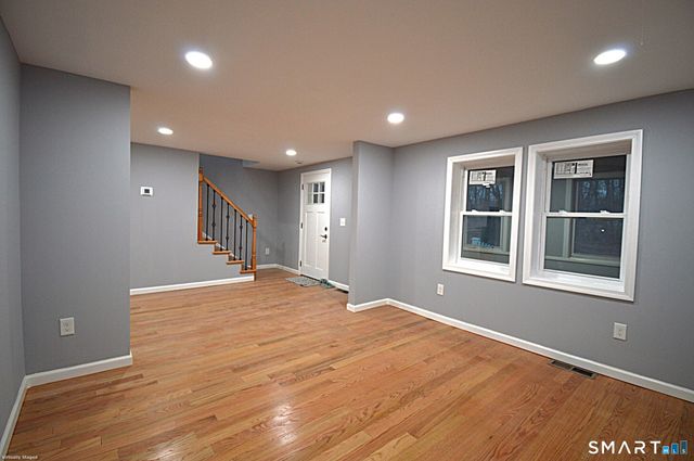 17 Railroad Avenue, Farmington, CT 06085