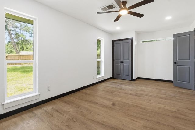 3300 Knight Ln, Baytown, TX 77521
