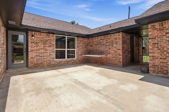 3300 Knight Ln, Baytown, TX 77521