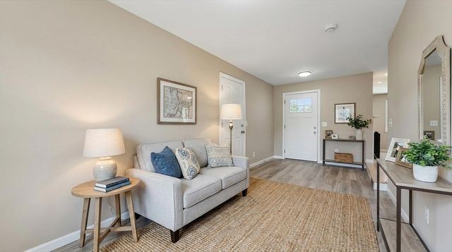 85 Barbara St, Chicopee, MA 01020