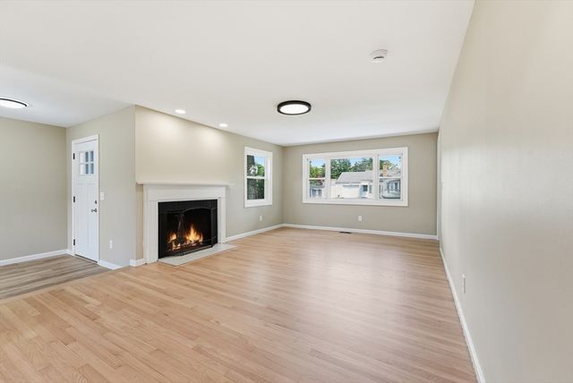 85 Barbara St, Chicopee, MA 01020