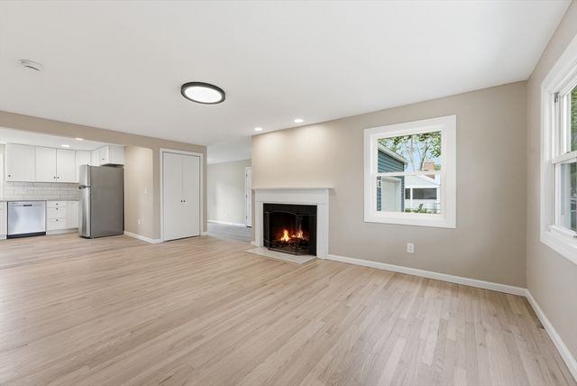 85 Barbara St, Chicopee, MA 01020