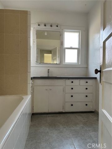 1073 Orizaba Avenue, Long Beach, CA 90804