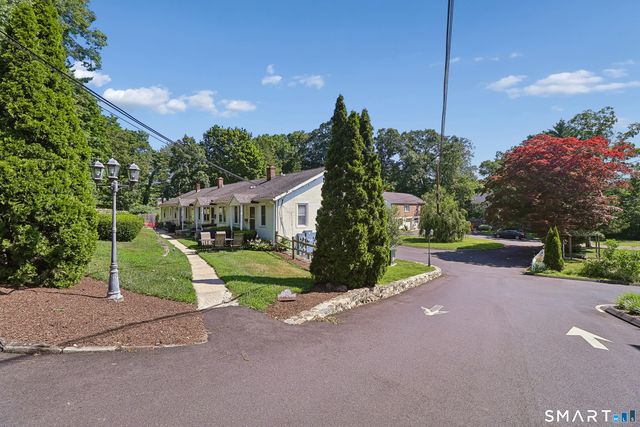 12 Husted Lane 3, New Canaan, CT 06840