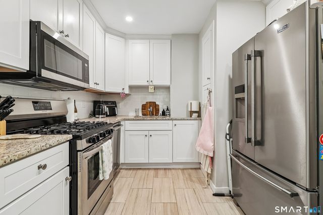 12 Husted Lane 3, New Canaan, CT 06840