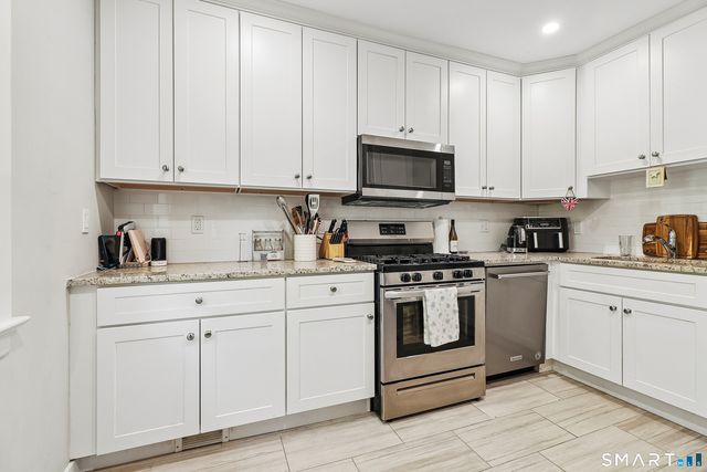 12 Husted Lane 3, New Canaan, CT 06840