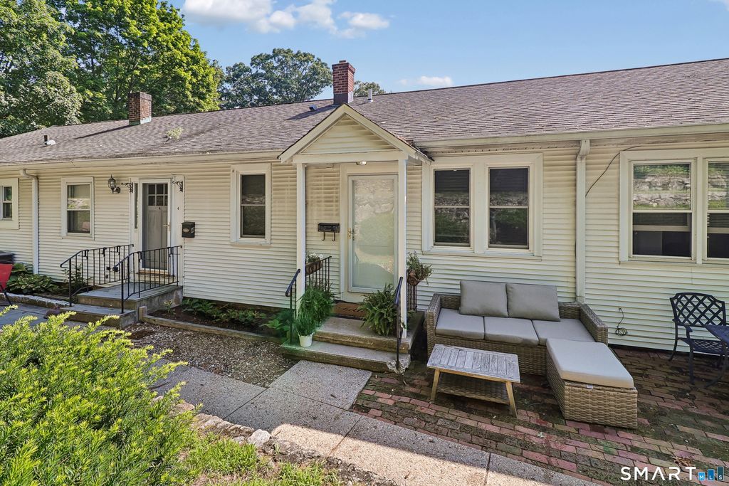12 Husted Lane 3, New Canaan, CT 06840