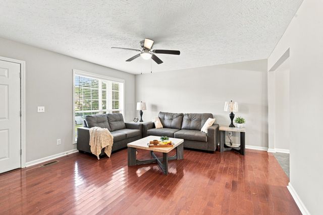 102 Westchester Dr, White House, TN 37188