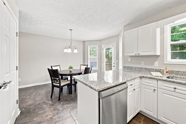 102 Westchester Dr, White House, TN 37188