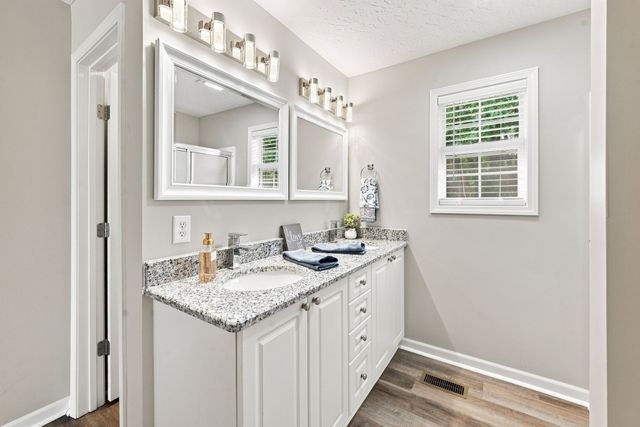102 Westchester Dr, White House, TN 37188