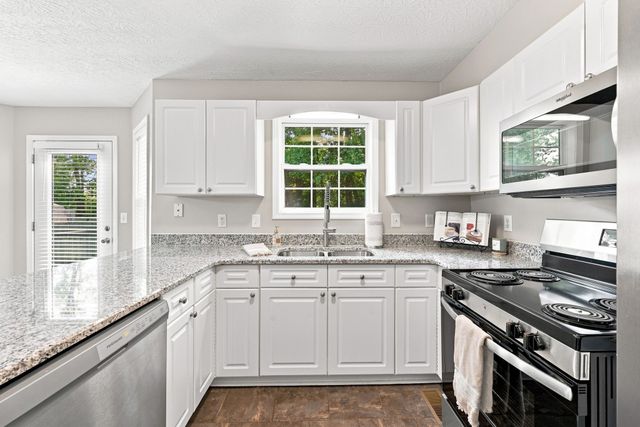 102 Westchester Dr, White House, TN 37188