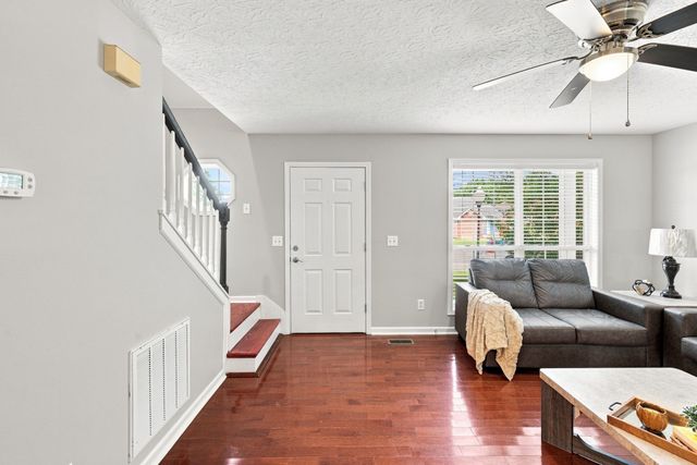 102 Westchester Dr, White House, TN 37188