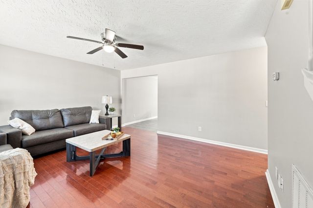 102 Westchester Dr, White House, TN 37188