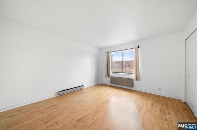 233 12th Street 5E, Palisades Park, NJ 07650