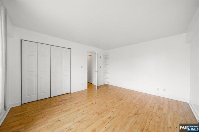 233 12th Street 5E, Palisades Park, NJ 07650